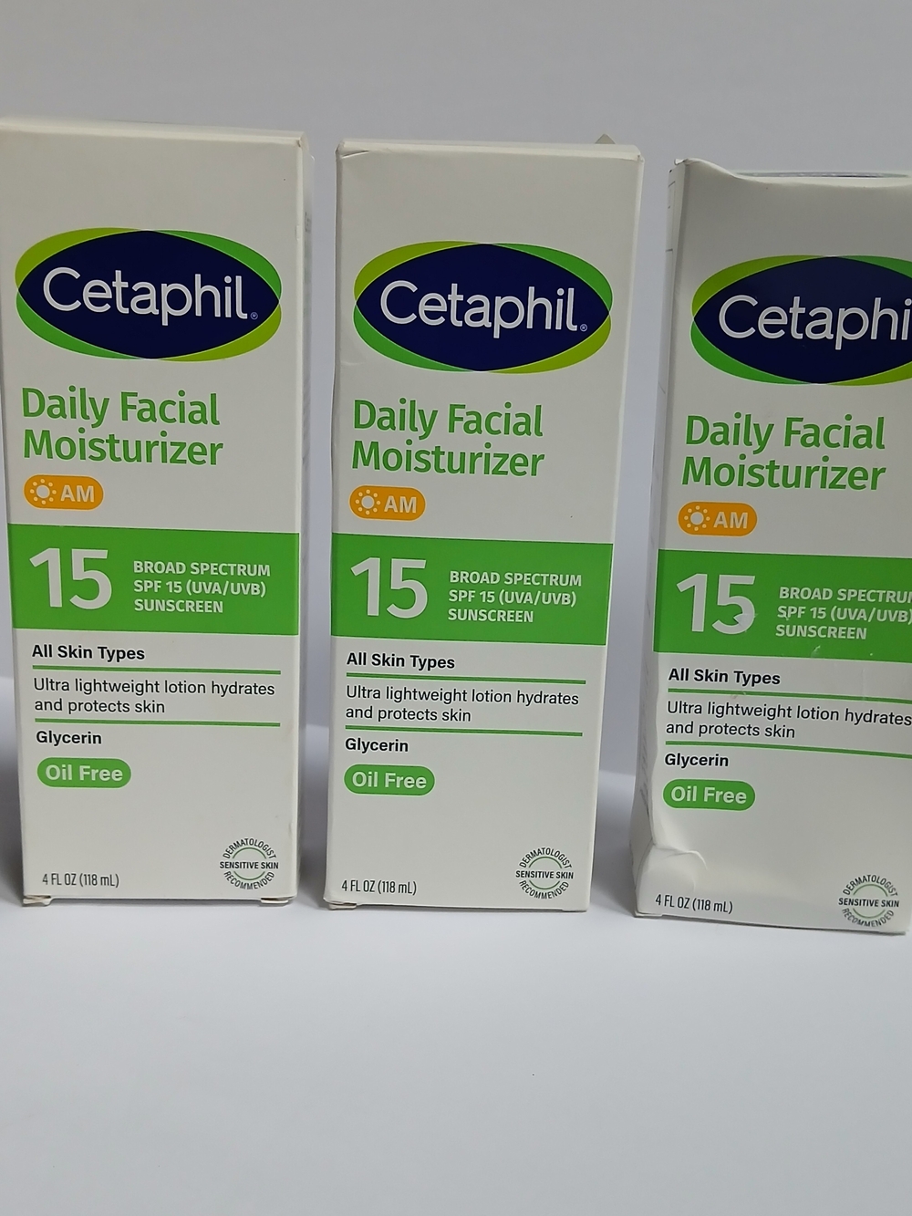 Cetaphil Daily Facial Moisturizer SPF 15 - White and Green